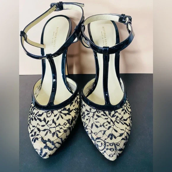 Bottega Veneta Black & Beige Lace “Perfect T” Strap Pointed Toe Pumps. Auth. - Picture 4 of 17
